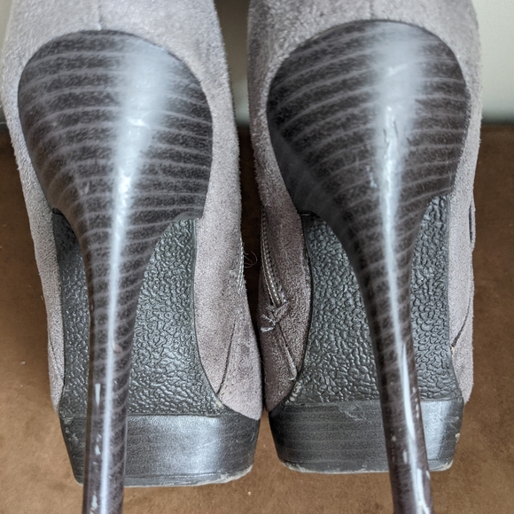 🔥LAST CHANCE - DONATING Sept 4/22🔥 Reign Pump Heel Booties, size 7 - Picture 6 of 6